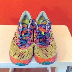 ASICS Women’s size7 Noosa T580N